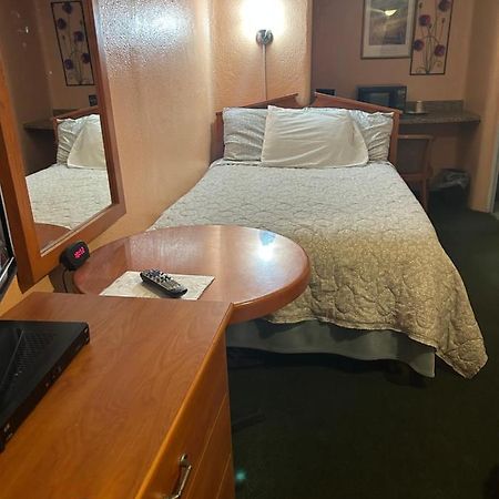 Budget Inn Motel Шемоулт Екстер'єр фото