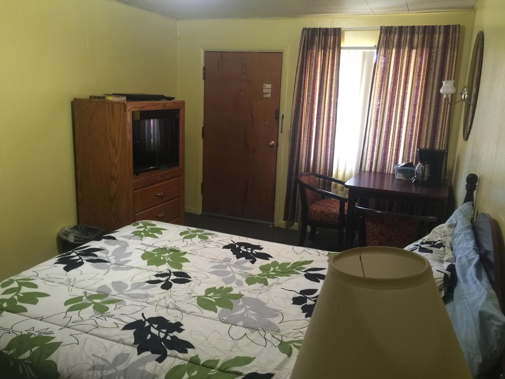 Budget Inn Motel Шемоулт Екстер'єр фото