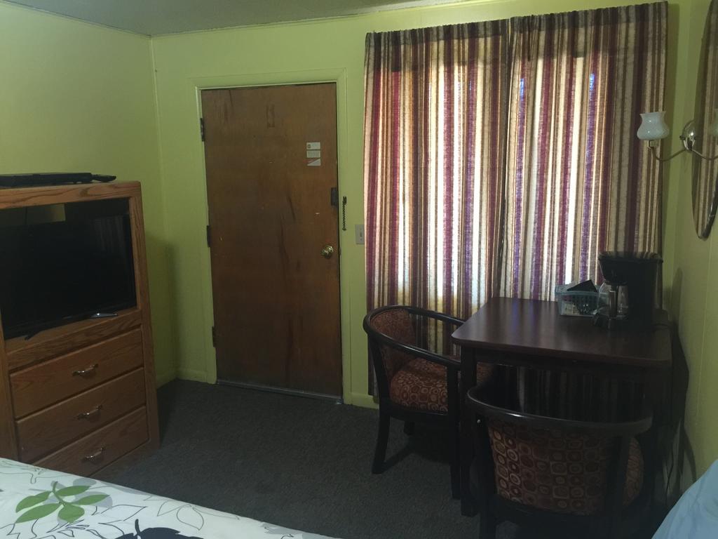 Budget Inn Motel Шемоулт Екстер'єр фото